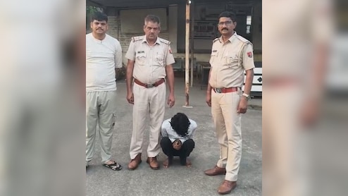 राजस्थान: पलंग पर रात में सो रही थी पत्नी, पति ने कुल्हाड़ी से गला काटकर मार डाला