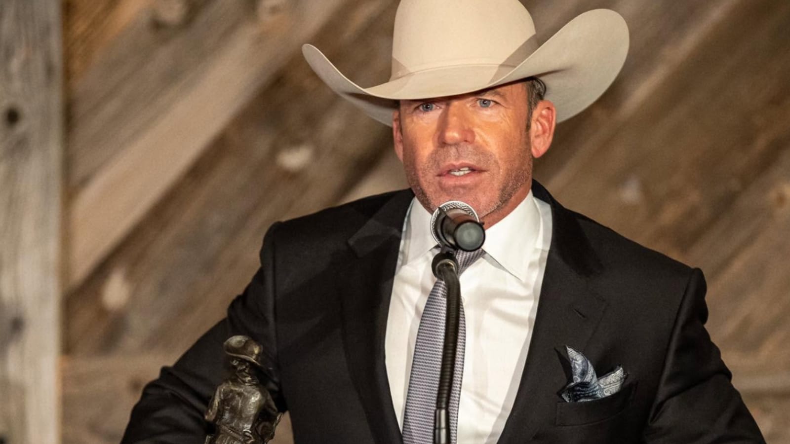 Taylor Sheridan Blasts Critics And Studio Executives, Says They Know “Nothing”