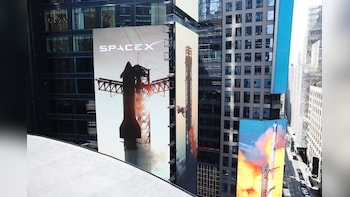 SpaceX Surges for Second Day to Add $412 Billion in Value