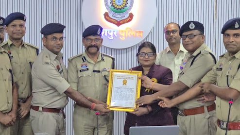 766 गांवों में एक साथ जन चौपाल, हेलमेट जागरूकता को लेकर जशपुर पुलिस ने बनाया वर्ल्ड रिकॉर्ड