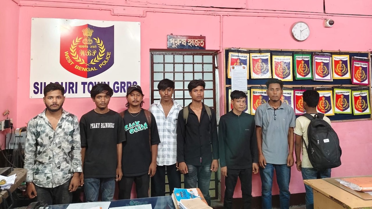 सिलीगुड़ी जंक्शन पर 8 बांग्लादेशी घुसपैठिये गिरफ्तार, दिल्ली से मजदूरी कर वापस लौटने की थी तैयारी