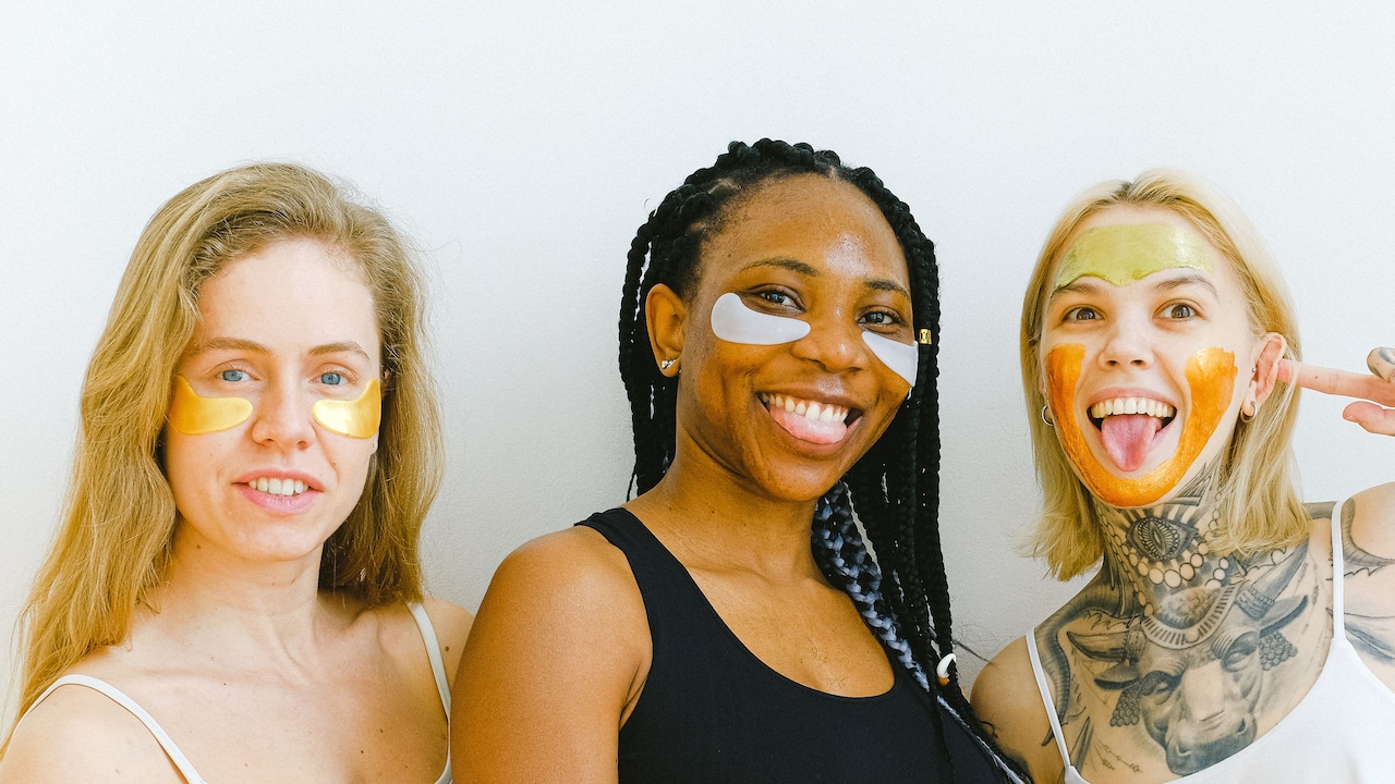 Skincare essentials you cant miss to carry while going outside for a long time Skincare essentials you cant miss to carry while going outside for a long time