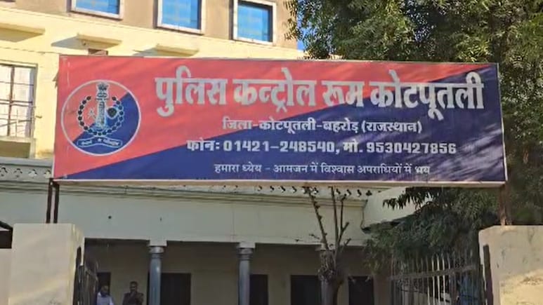 थाने में कार से 'ब्लैक फिल्म' हटाने पर पुलिस-वकील में ठनी! वकीलों की हड़ताल; SI बोले- मेरा ट्रांसफर करवा दो