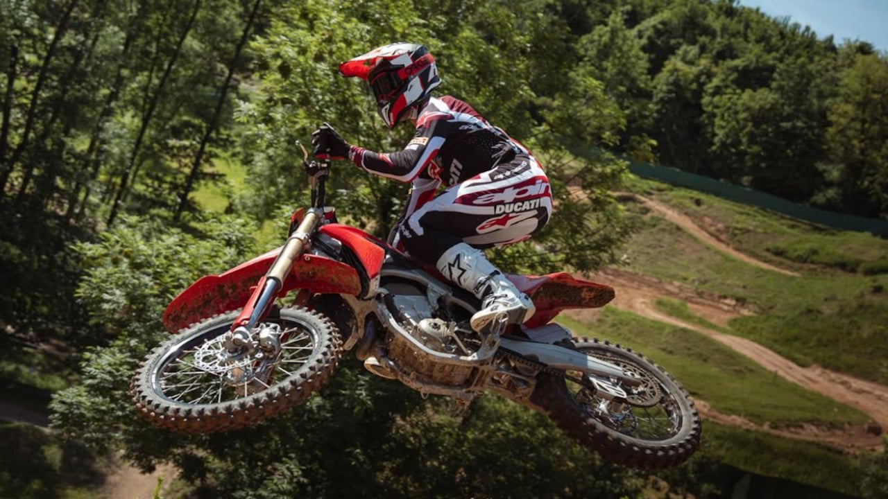 Ducati ने पेश की अब तक की सबसे एडवांस बाइक! Desmo250 MX के फीचर्स देख उड़ जाएंगे होश