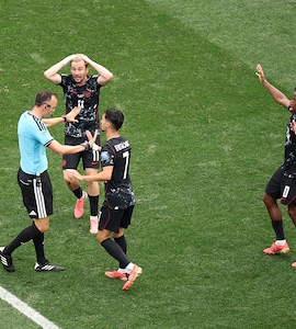 South Africa vs Canada LIVE Score, FIFA World Cup Round Of 32: Canada Players Shocked As Referee Denies Penalty, Crowd Boos | RSA 0-0 CAN
