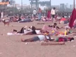 VIDEO: मुंबईतील बीचवर रात्रीच्या वेळी अचानक का जमली गर्दी? कारण वाचून तुम्हालाही येईल घाम