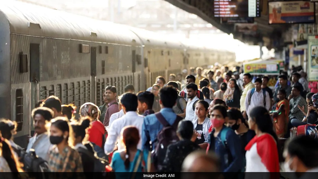 UP Police Constable Exam 2026: Video Shows Massive Crowd At Lucknow Station, Chaos In Trains