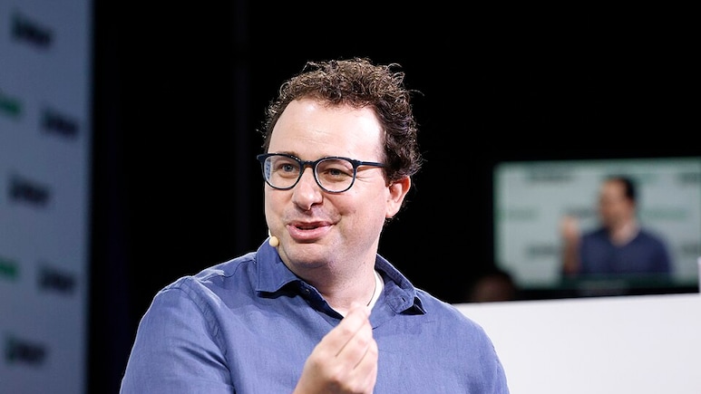 'Ordered Us All To Like, Hold Hands': Anthropic CEO Calls India AI Summit Super Disorganised