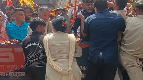 खाटूश्यामजी में श्रद्धालुओं ने बैरियर तोड़े, हंगामे में होमगार्ड के पैर की टूटी हड्डी, वीडियो वायरल