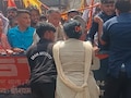 खाटूश्यामजी में श्रद्धालुओं ने बैरियर तोड़े, हंगामे में होमगार्ड के पैर की टूटी हड्डी, वीडियो वायरल