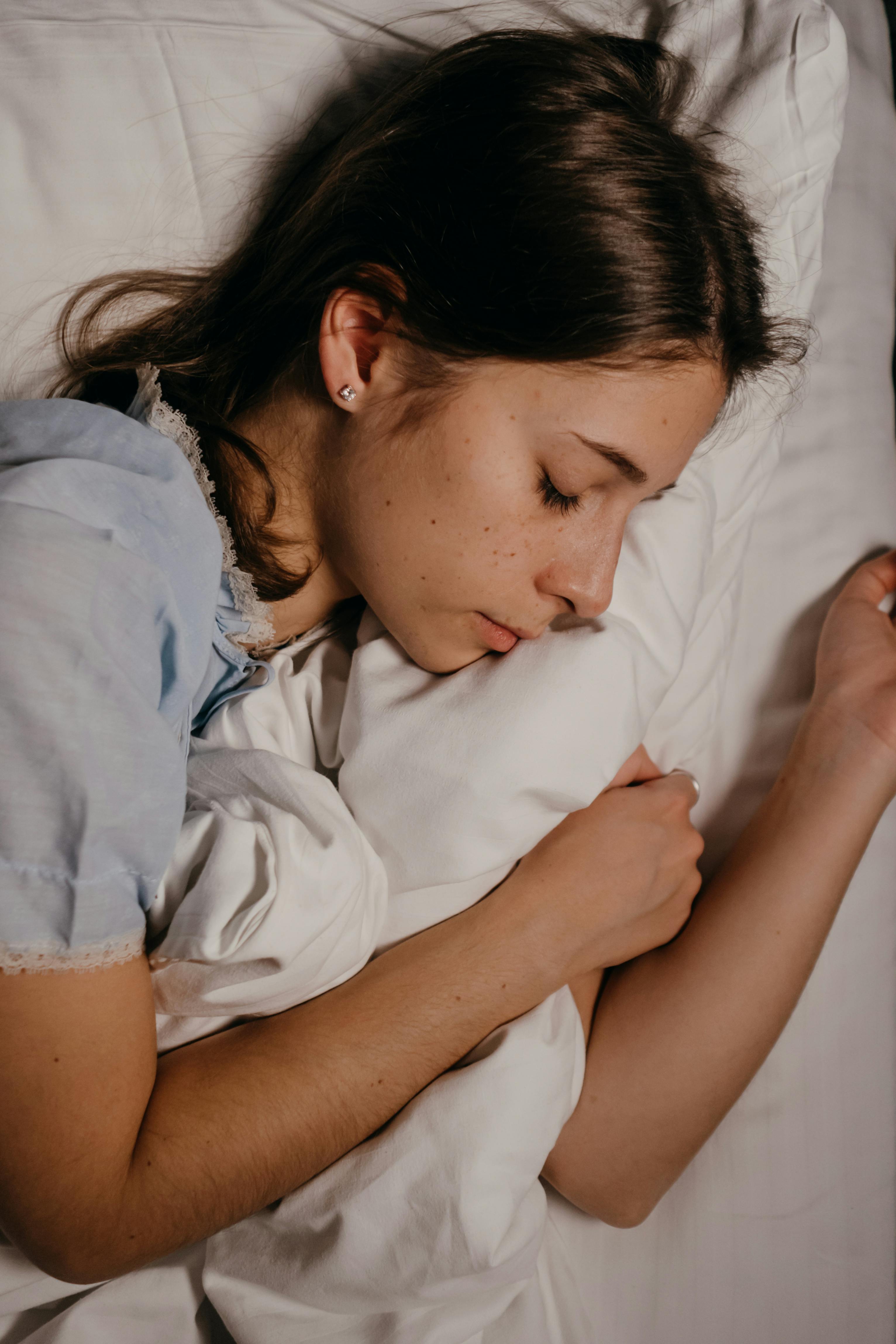 Poor Sleep In Your 40s And 50s May Raise Alzheimer's Risk Later; AIIMS Doctor Explains