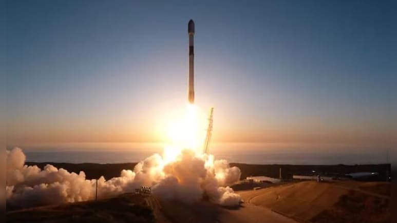 SpaceX Launches Falcon 9 Rocket Booster, Carries 29 Starlink Satellites to Orbit