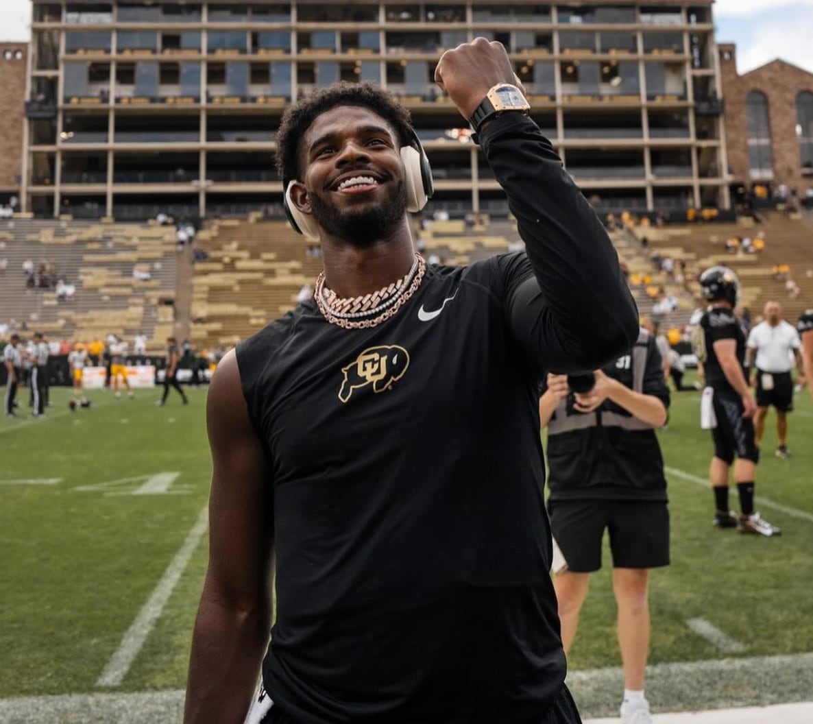 Browns’ Mike Bajakian praises Shedeur Sanders as QB competition approaches training camp