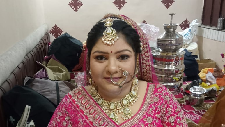 UP: शादी के 4 महीने बाद मह&zwj;िला की स&zwj;ंद&zwj;िग्&zwj;ध पर&zwj;िस्&zwj;थि&zwj;त&zwj;ियों में मौत, एक द&zwj;िन पहले फोन पर भाई से कही थी ये बात