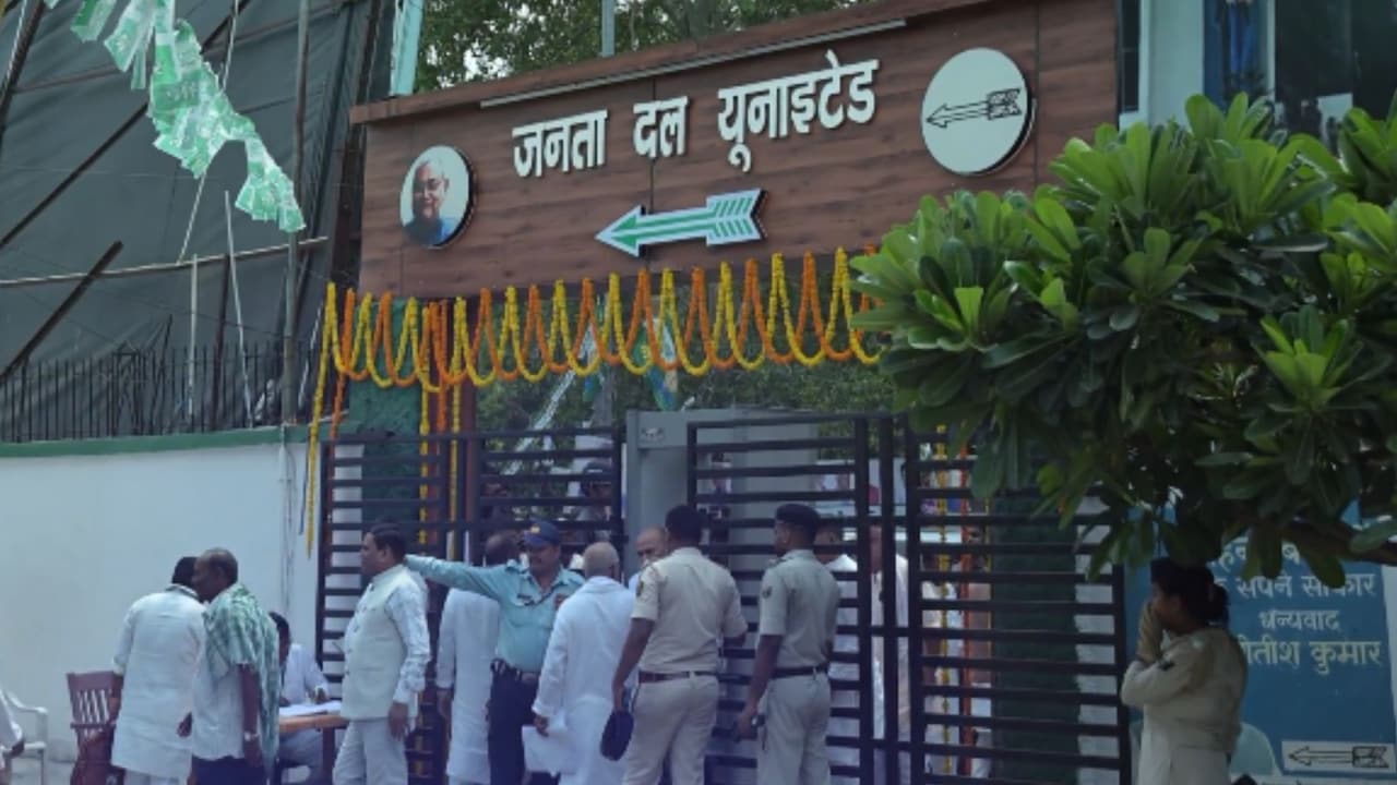 पटना में जदयू की अहम बैठक शुरू, कई बड़े प्रस्तावों पर लग सकती है मुहर, निशांत को मिलेगी बड़ी जिम्मेदारी?