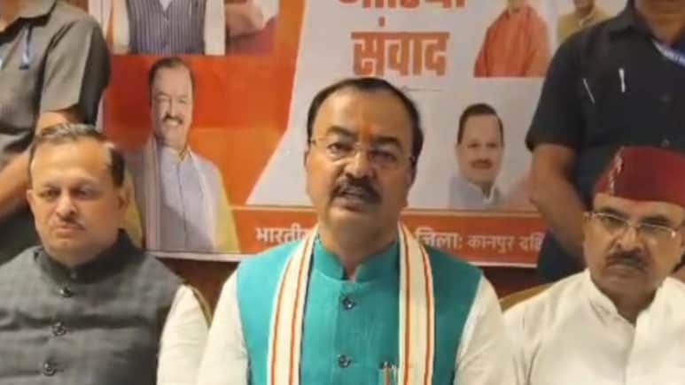 &nbsp;सपा के 25-26 सांसद अभी टूटने को तैयार हैं, पर हम तोड़ नहीं रहे हैं, डिप्टी सीएम मौर्य के दावों पर बढ़ी सियासी हलचल