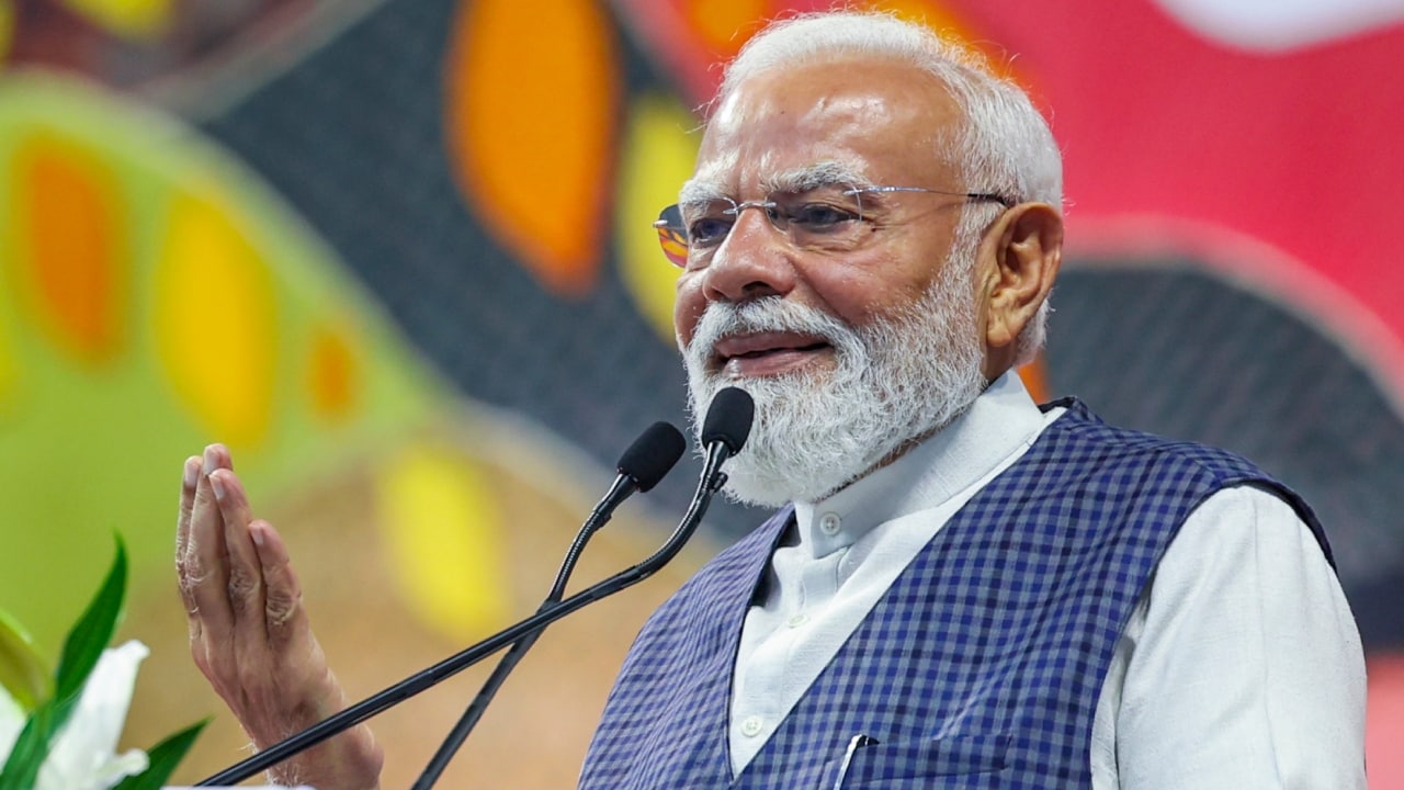 नरेंद्र मोदी सरकार को अब भविष्य के भारत की बुलंद तस्वीर बनानी होगी. नरेंद्र मोदी सरकार को अब भविष्य के भारत की बुलंद तस्वीर बनानी होगी.