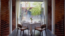 This Restaurant In China Is So Popular, Government Officials Can't Eat There
