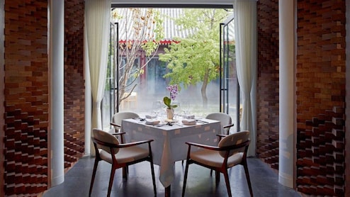 This Michelin-Starred Restaurant In China Is So Popular, Government Officials Can't Eat There