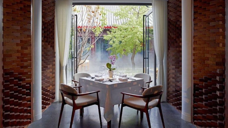 This Michelin-Starred Restaurant In China Is So Popular, Government Officials Can't Eat There