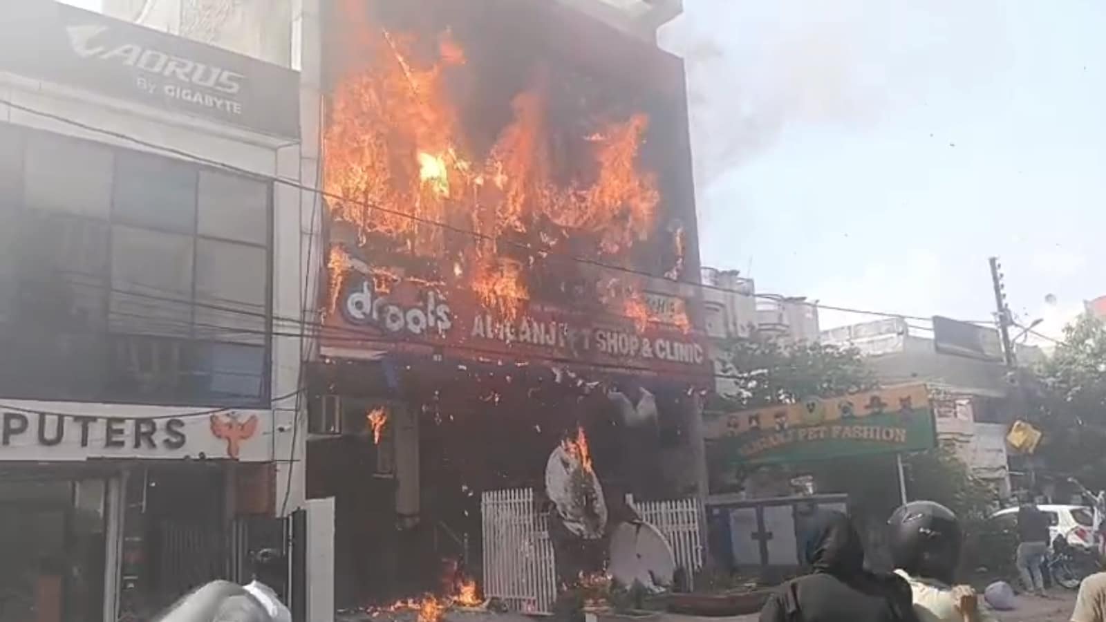 15 Killed in Fire at Lucknow Coaching Centre; Students Jump From First Floor