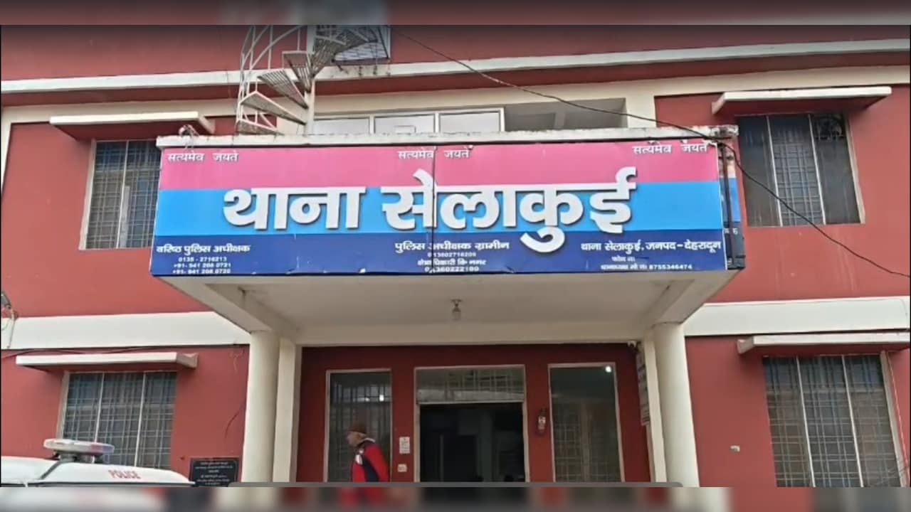 देहरादून में दरिंदगी: बहू को 10 महीने टॉयलेट में बंधक रखा, सिर के बाल उखाड़े,  शिक्षक पति समेत ससुराल वालों पर केस