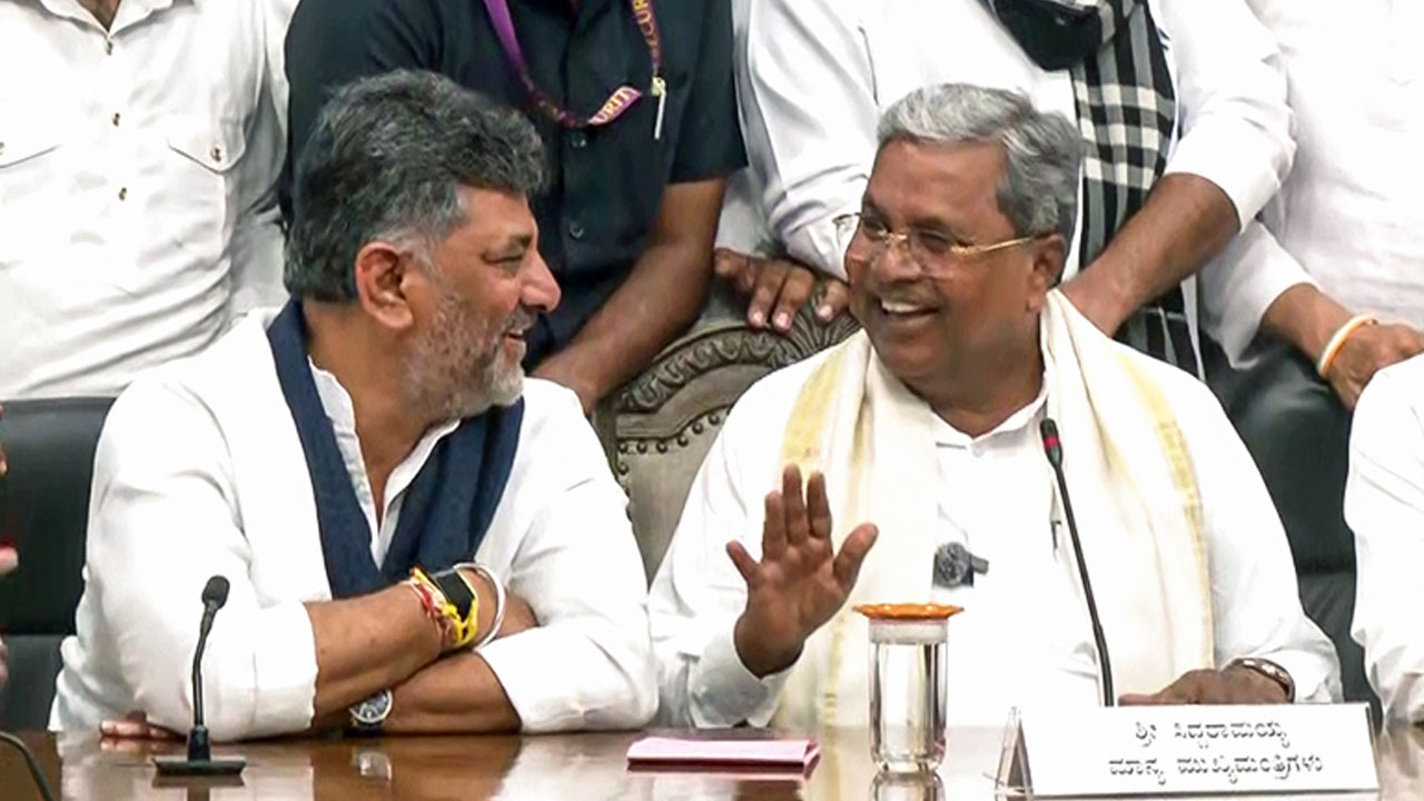 DK Shivakumar-Siddaramaiah In Delhi, Final Round For Team DKS Begins