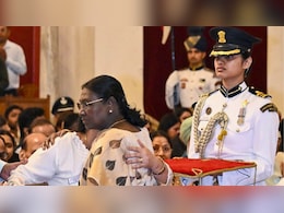 राष्ट्रपति के पीछे सफेद कपड़ों में खड़े लोग कौन होते हैं? जान लीजिए जवाब