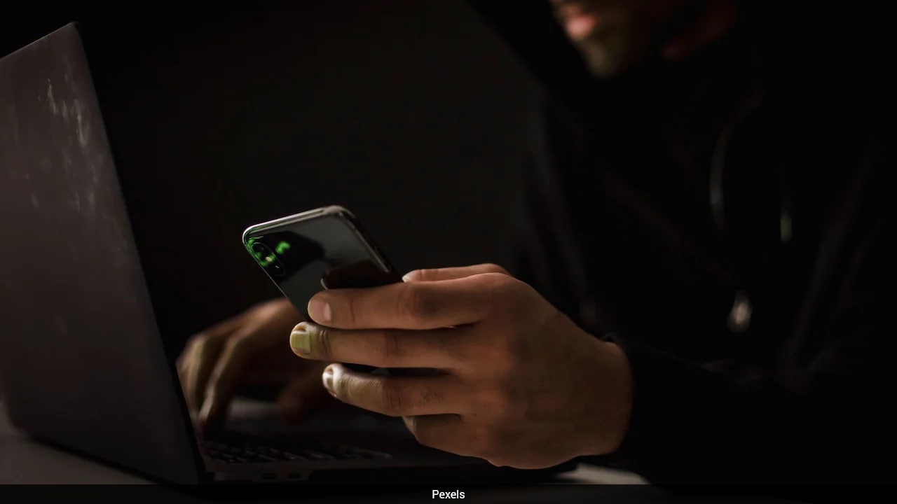 How To Spot the Red Flags Of Artificial Intelligence Scams