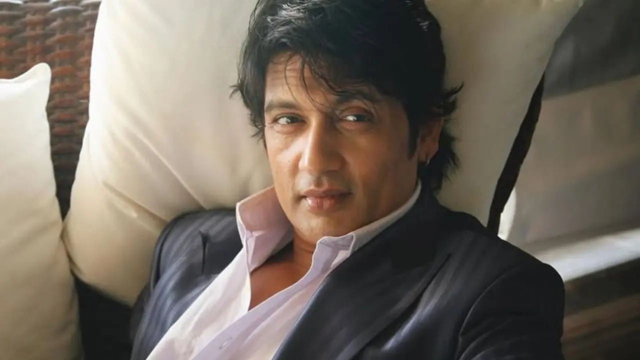 'जिस इंडस्ट्री ने पहचान दी, वही अब कपड़े उतरवाने में लगी है'- शेखर सुमन