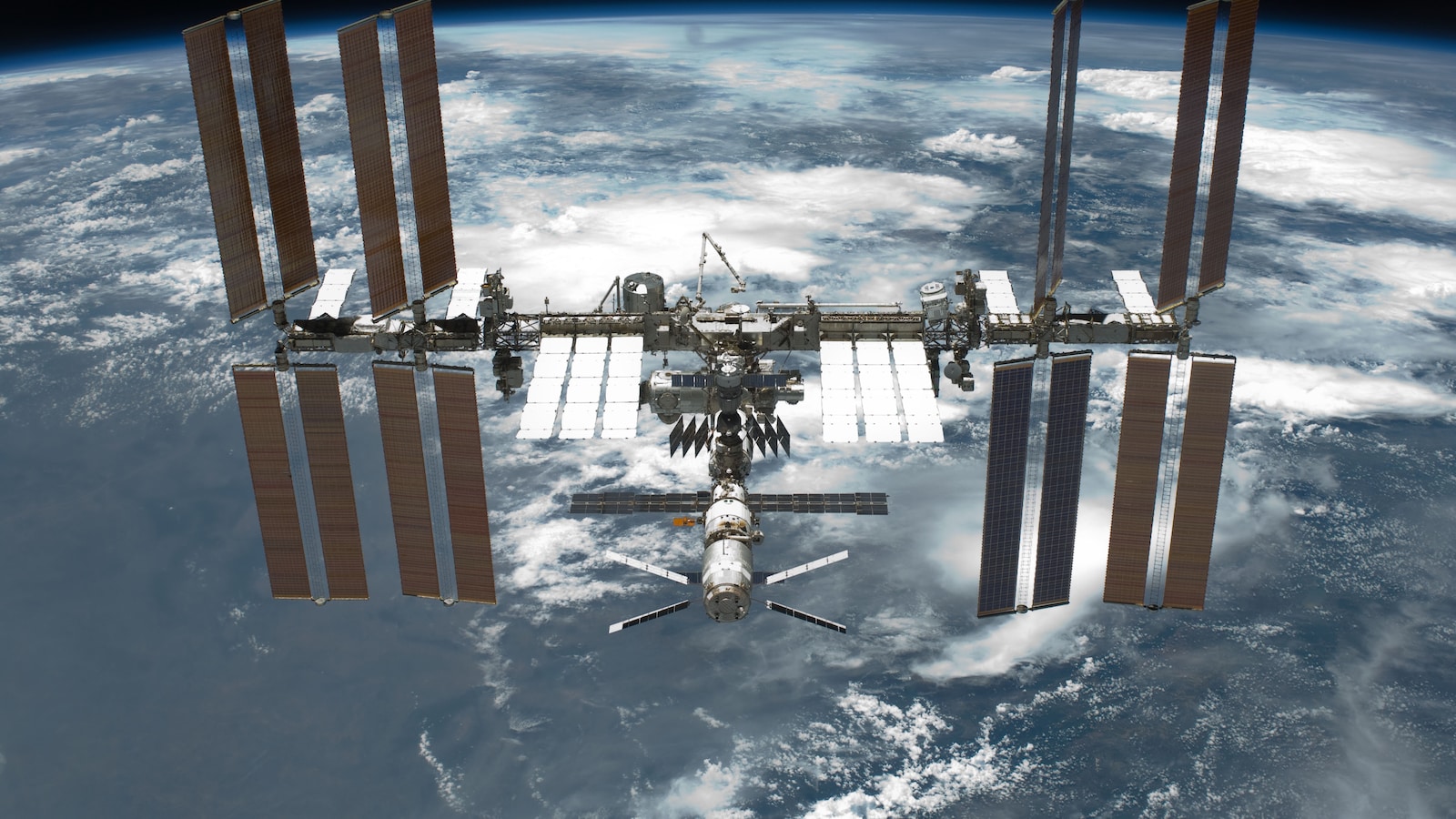 NASA Orders Astronauts Aboard ISS To Prepare For Potential Evacuation Amid Worsening Air Leaks