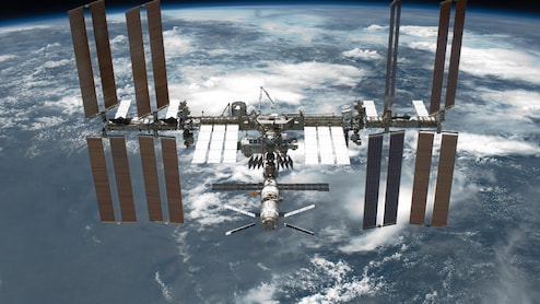 NASA Orders Astronauts Aboard ISS To Prepare For Potential Evacuation Amid Worsening Air Leaks