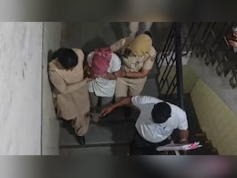2 बार NEET में फेल हुई तो नकल के लिए एग्जाम में ले गई मोबाइल, पर लड़की की प्लानिंग पर फिरा पानी