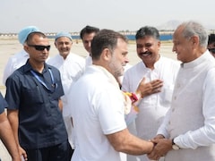 नजरें नहीं मिलीं, सिर्फ हाथ मिले! क्या पुष्कर में राहुल गांधी ने दे दिया बड़ा राजनीतिक संदेश?
