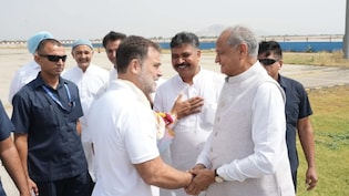 नजरें नहीं मिलीं, सिर्फ हाथ मिले! क्या पुष्कर में राहुल गांधी ने दे दिया बड़ा राजनीतिक संदेश?