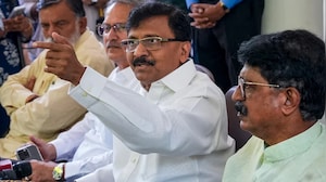 Team Uddhav's Sanjay Raut Dares Rebel MPs, Adds "Supreme Court To Blame Too"