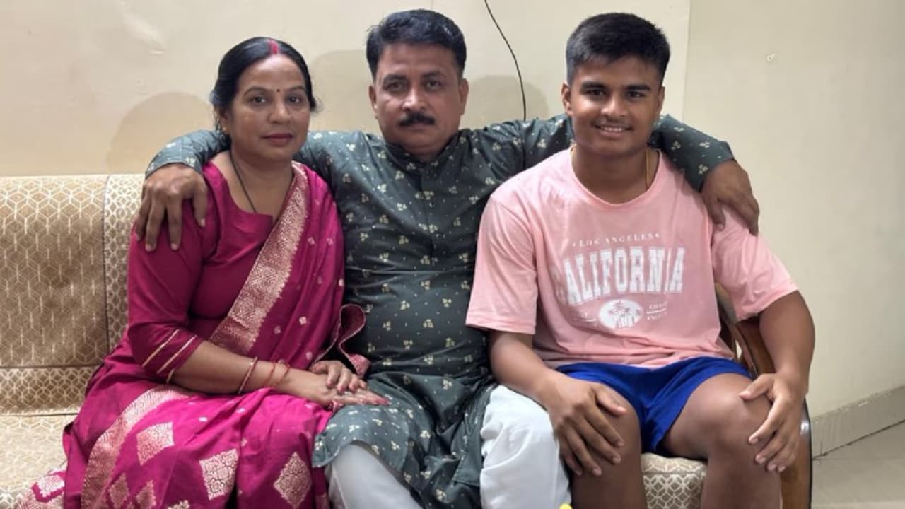 6 साल की उम्र से क्रिकेट के प्रति जिद, जुनून और मेहनत; अब अं