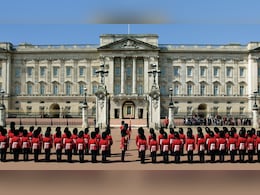 Record Heat Forces Buckingham Palace Officials To Cancel Changing Of The Guard Ceremony