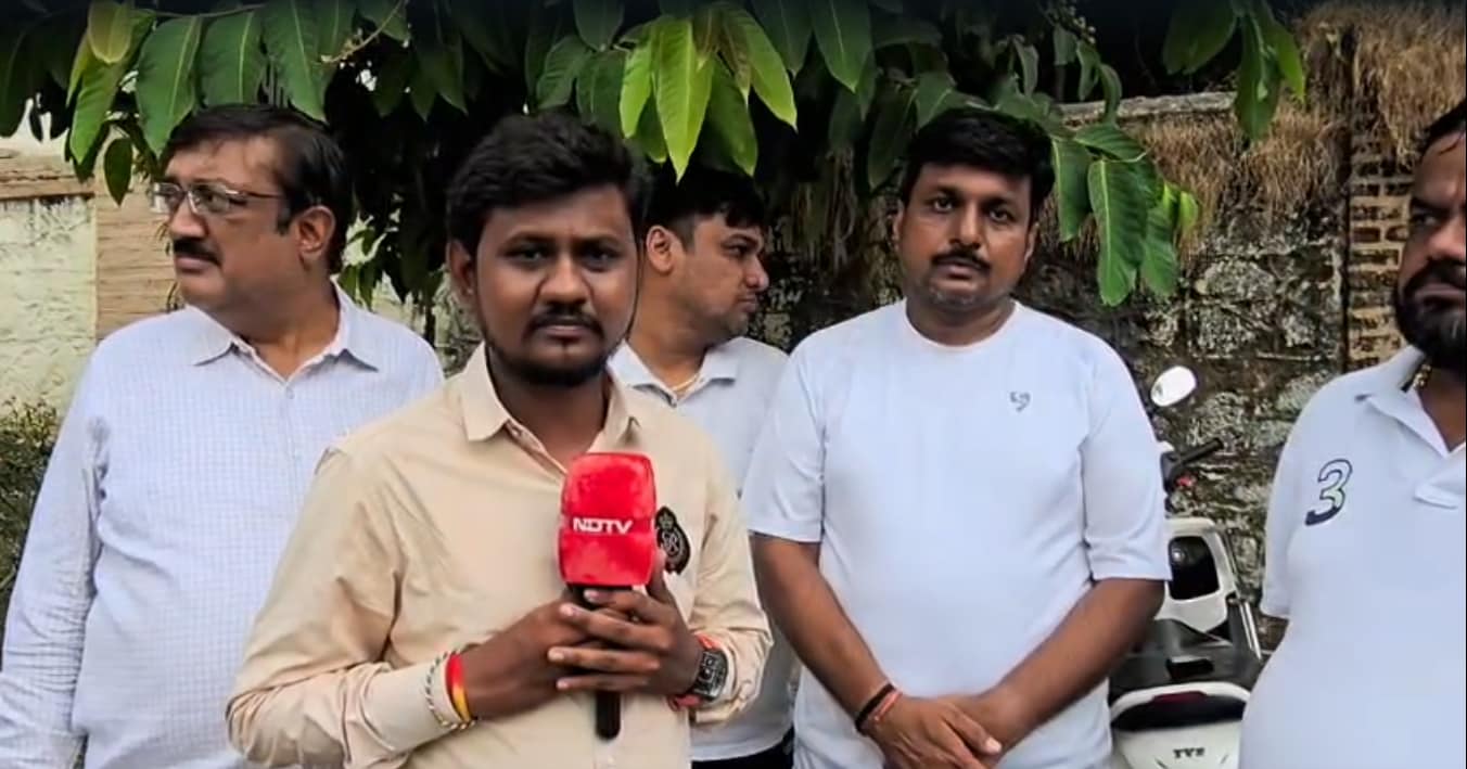 केतन के चाचा विजय अग्रवाल केतन के चाचा विजय अग्रवाल