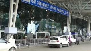 इंदौर में अचानक बदला मौसम, तेज आंधी-तूफान के चलते दो फ्लाइट की गई डाइवर्ट
