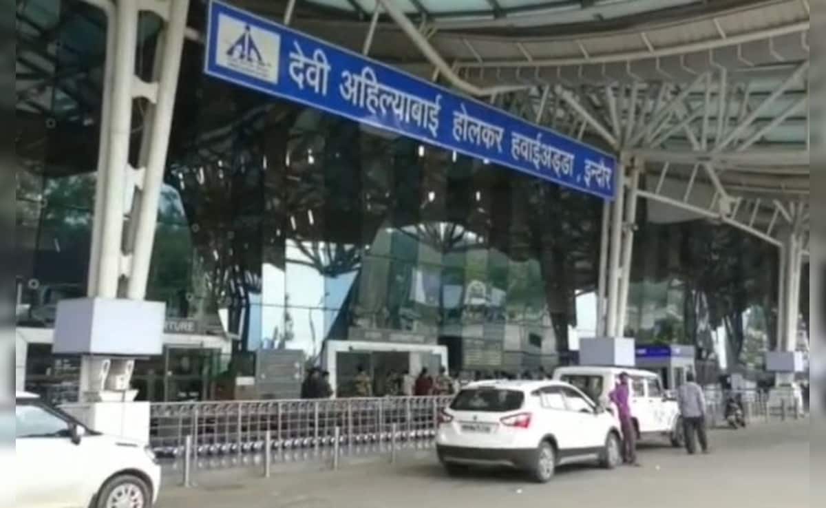 इंदौर में अचानक बदला मौसम, तेज आंधी-तूफान के चलते दो फ्लाइट की गई डाइवर्ट 