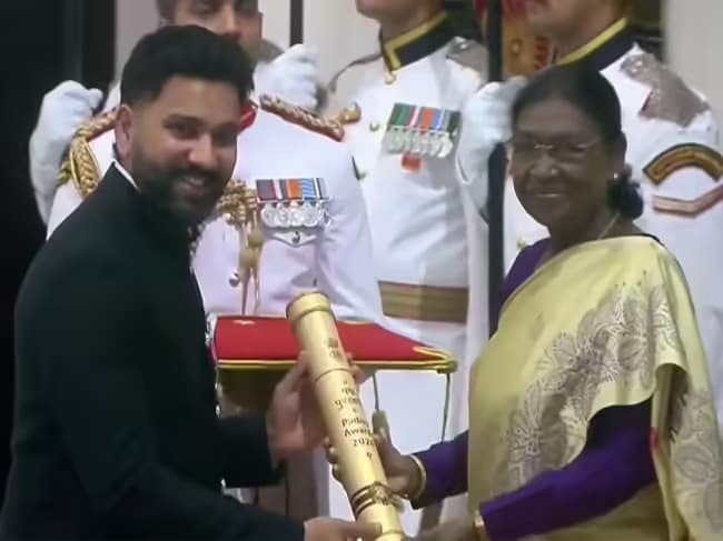 Rohit Sharma Receives Padma Shri at Rashtrapati Bhavan