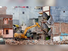 शालीमार बाग में दूसरे दिन भी गरज रहा बुलडोजर, छावनी में बदला पूरा इलाका, 150 अवैध निर्माण होंगे ध्वस्त