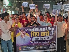बिहार: रौशन आनंद के समर्थन में छात्रों का कैंडल मार्च, रिहाई और निष्पक्ष जांच की मांग