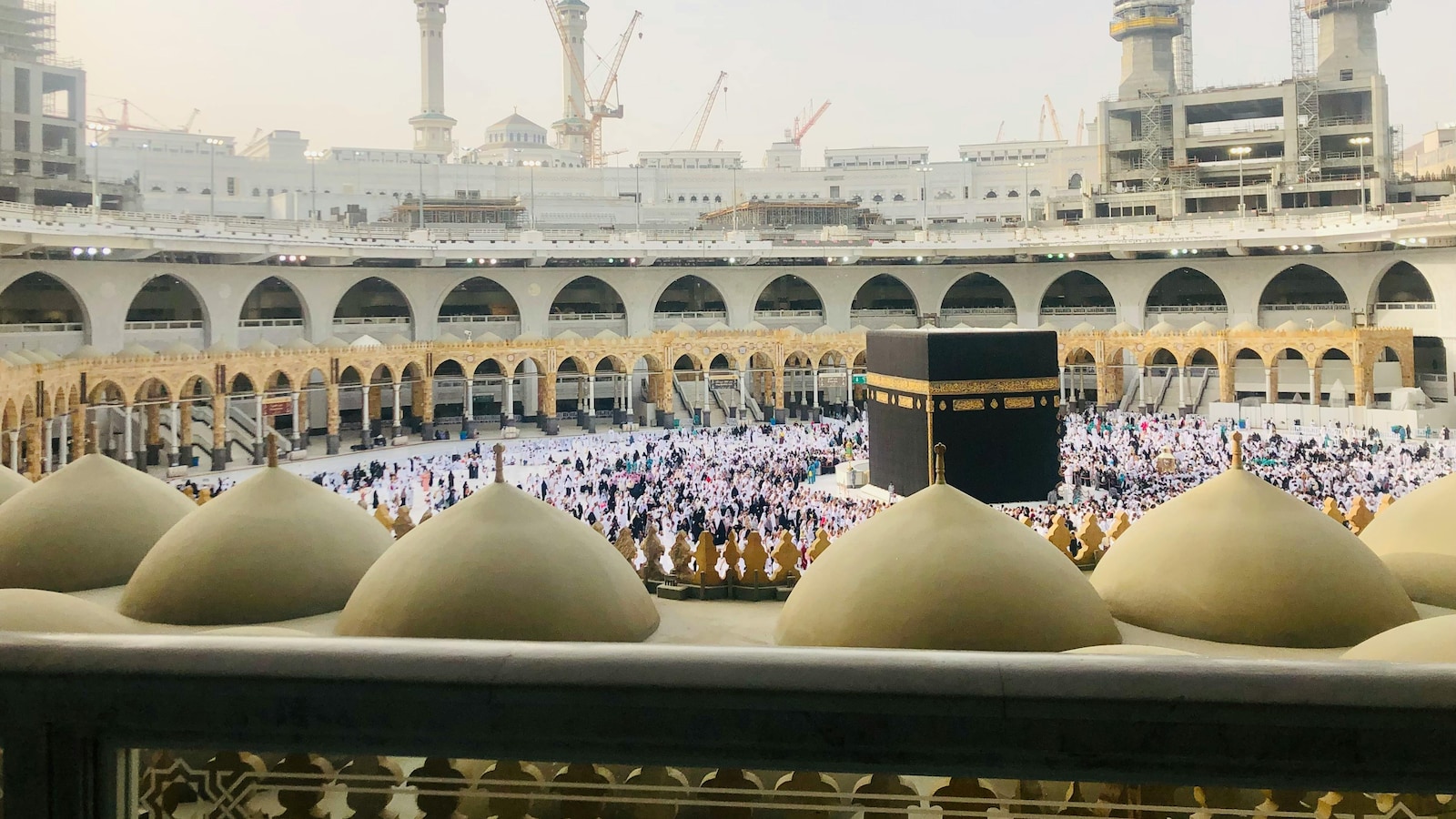 Saudi Arabia Starts Issuing Umrah Visas, Opens Pilgrim Entry For New Season
