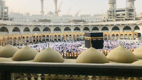 Saudi Arabia Starts Issuing Umrah Visas, Opens Pilgrim Entry For New Season