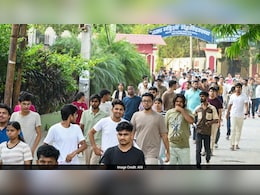 NEET Score कम है तो न हों निराश, इन 8 सरकारी कॉलेजों में मिल सकती है MBBS सीट, देखें Cut-OFF और बेस्ट ऑप्शन
