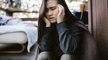 क्या बार-बार होने वाला सिरदर्द है खतरे की घंटी? जानिए ब्रेन ट्यूमर के शुरुआती संकेत