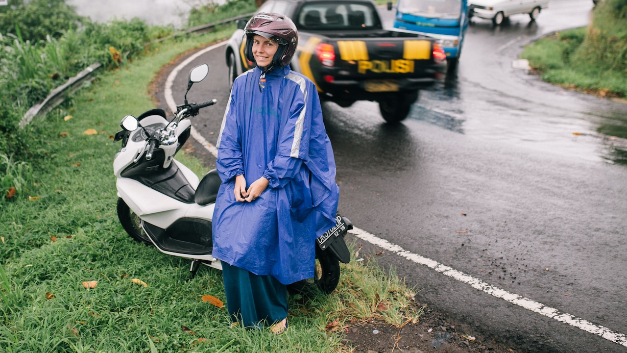 Poncho Vs Zip-Up Raincoat: Which One Works Better For Bike Rides? Poncho Vs Zip-Up Raincoat: Which One Works Better For Bike Rides?