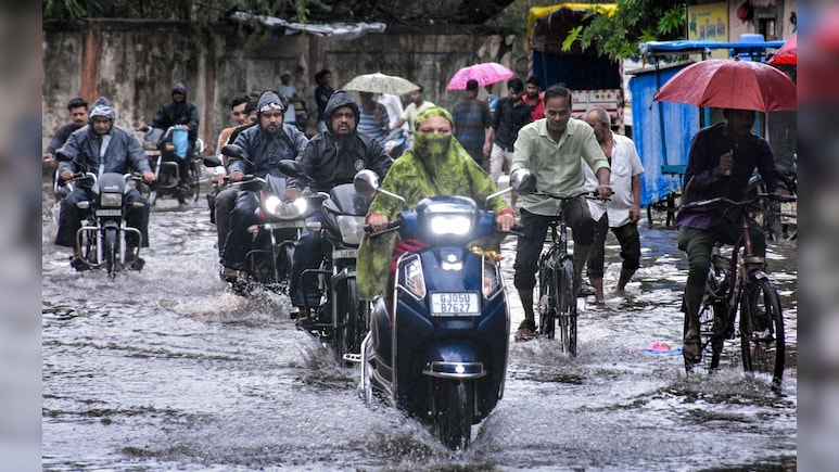 MP के कई हिस्सों में भारी बारिश का अलर्ट, 4 दिनों तक रह सकता है वर्षा का दौर; जानें IMD का अपडेट